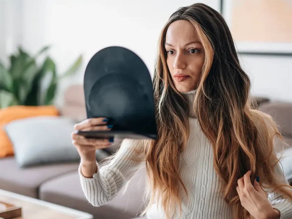 Read more about the article Top 5 Non-Invasive Hair Loss Solutions for Renewed Confidence